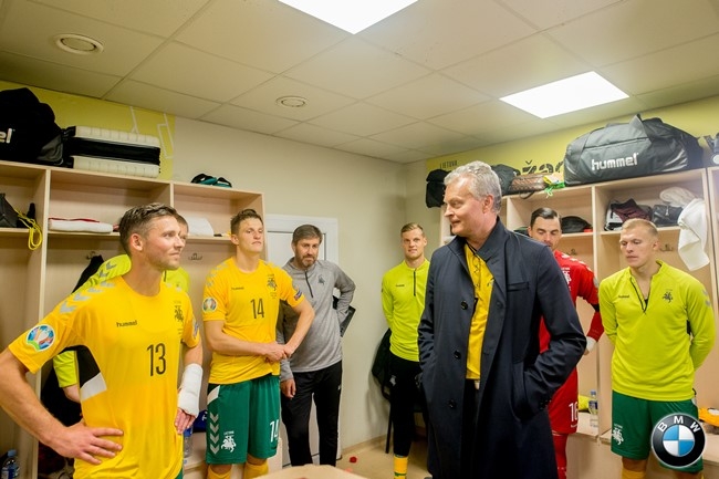 Rinktinės rūbinėje apsilankęs prezidentas: „Pirmasis kėlinys buvo fantastiškas" 