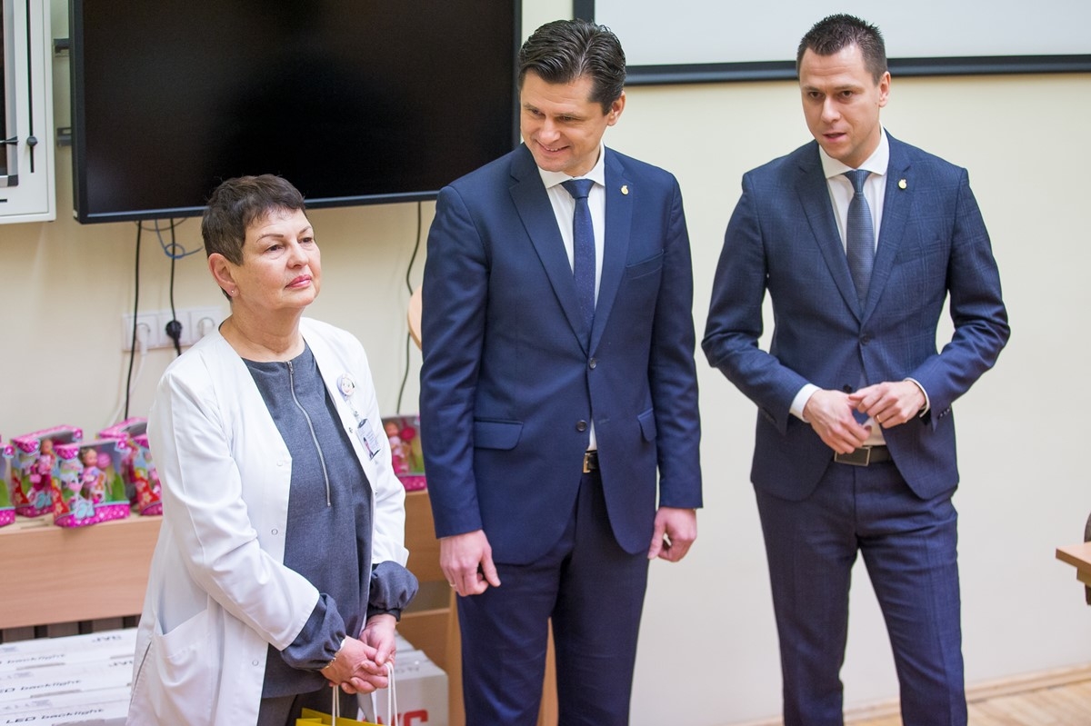 LFF vadovai bei žaidėjai aplankė besigydančius vaikus