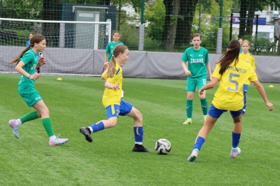 Mergaičių futbolo čempionato komandų lauks rungtynės dėl galutinių vietų