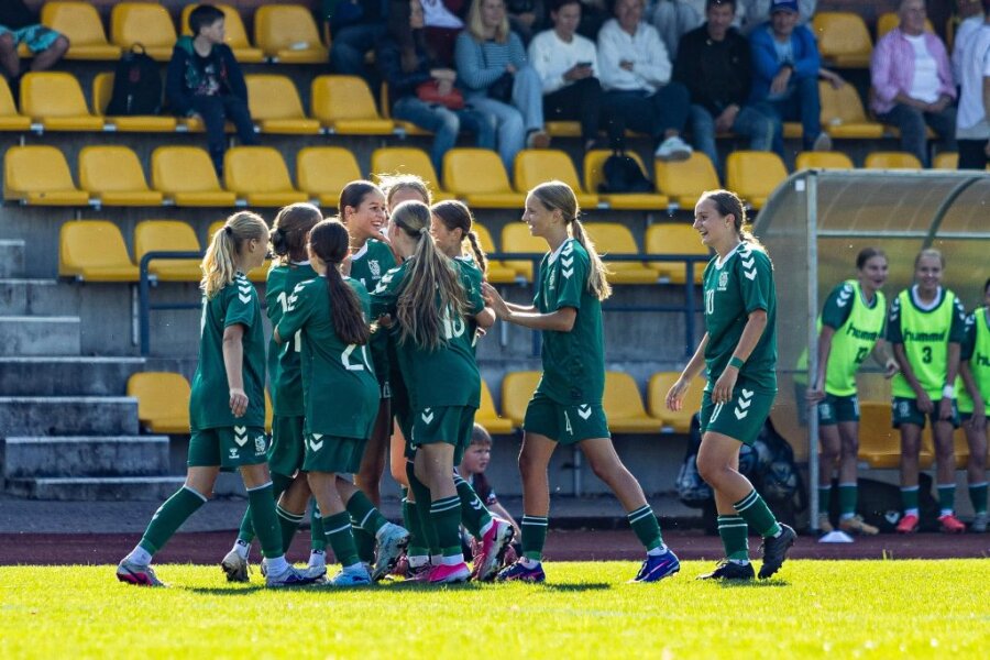 Merginų U15 rinktinė pradėjo pasiruošimą UEFA „Development“ turnyrui